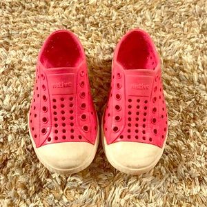 Native Jefferson Toddler Size 7 -hot pink